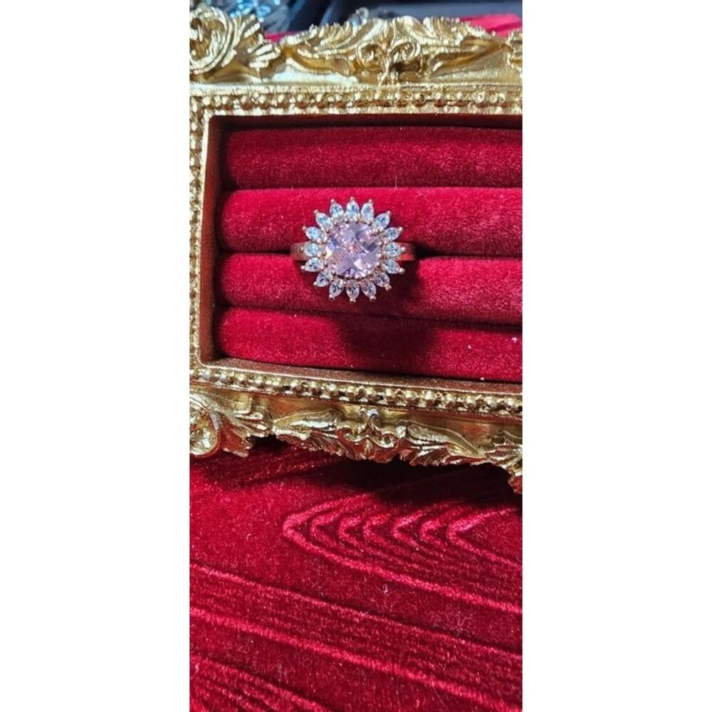 Ring stone gold tone